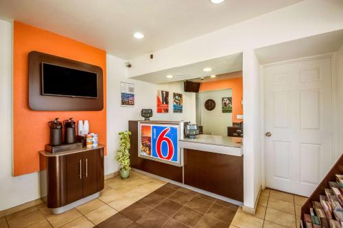 Motel 6-Youngtown, AZ - Phoenix - Sun City