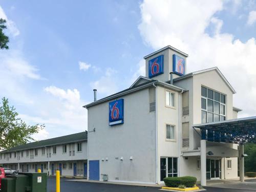 Motel 6-Statesville, NC