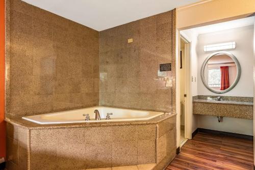 Джакузі, Motel 6 Gatlinburg, TN - Smoky Mountains in Гатлінберг (Теннессі)