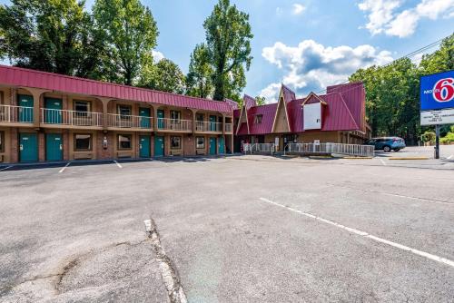 Motel 6-Gatlinburg, TN - Smoky Mountains