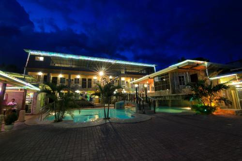 GingGing Hotel And Resort