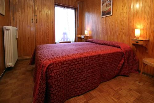 2 bedrooms, 4 beds
