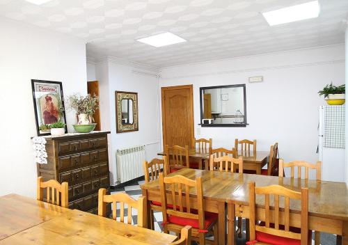 Shared lounge/TV area, Hostal Fonda Prat in Puigcerda