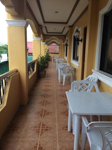 Sunrise Apartelle Subic (Zambales)