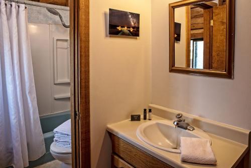 Triangle C Cabins - image 7