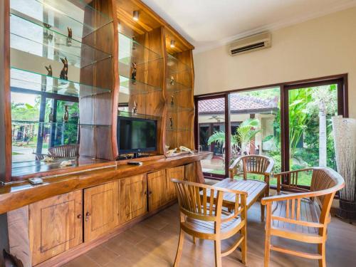 Hotel Melamun near Warung Citra