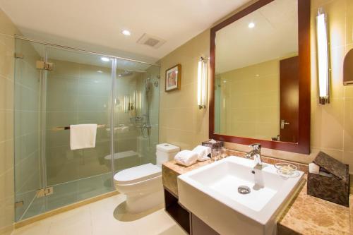 Yitel Hotel Yitel Hotel is perfectly located for both business and leisure guests in Shanghai. The property offers a high standard of service and amenities to suit the individual needs of all travelers. All the n