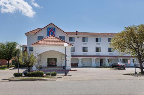 Motel 6-Bedford, TX - Fort Worth