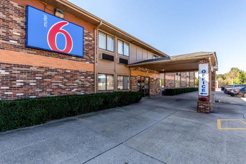 Motel 6-Troy, IL - Hotel - Troy