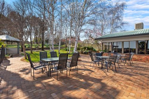 Kert, Thunderbird Motel in Yass