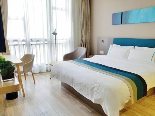 Home Inn Selected Nanjing Xuanwu Lake New Model Road Subway Station Located in Xuan Wu District, Home Inn Selected Nanjing Xuanwu Lake New Model Ro is a perfect starting point from which to explore Nanjing. The property offers a wide range of amenities and perks to en