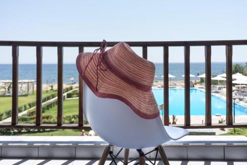 Alkinoos Beach Hotel - image 9