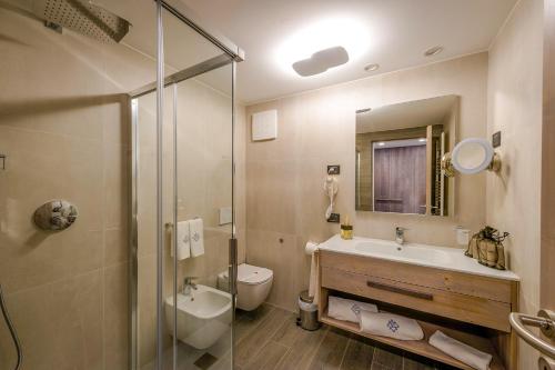 Bathroom, Hotel Ambra in Clusone