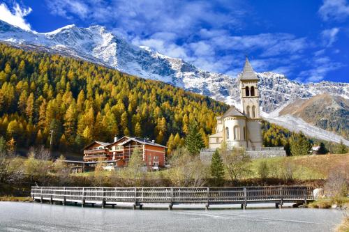 Spēļu laukums, Bed & Breakfast Hotel Nives in Stelvio