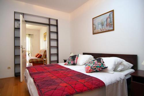 Nikic Apartments - image 5