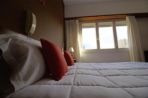 1 double bed, 2 twin beds