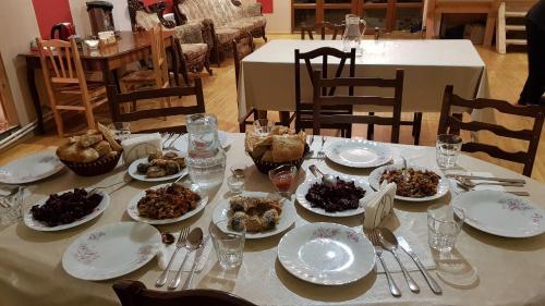 อาหารและเครื่องดื่ม, Hilltop Mestia in เมสเตีย