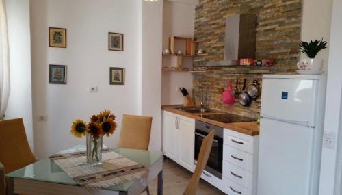 Studio 14 at PAZARIiRI, Tirana (fotografie 11)