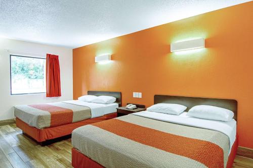 2 queen beds