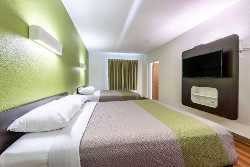 2 queen beds