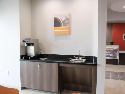 Restaurant, Motel 6 Fort Worth, TX - North - Saginaw in Fairway Bend