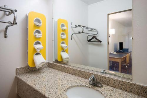 Motel 6-Parkersburg WV - image 8
