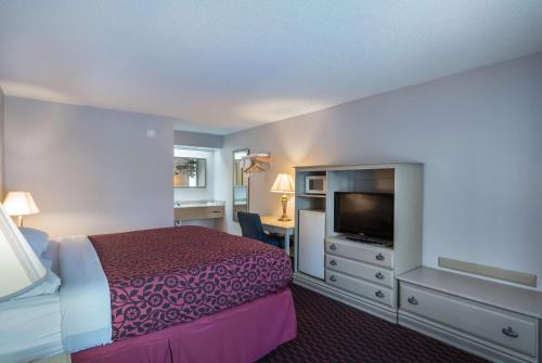 Motel 6-London KY - image 8