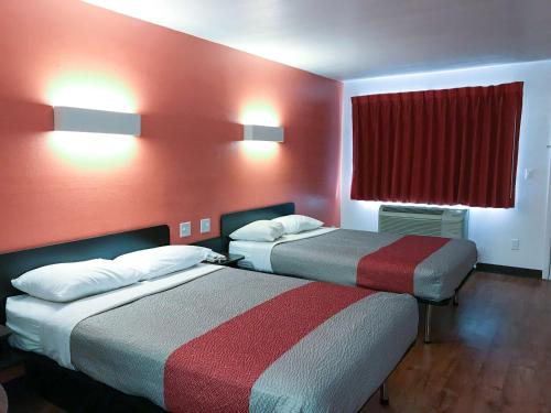 2 double beds
