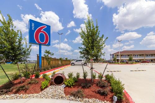 Motel 6-Houston, TX - North Houston 