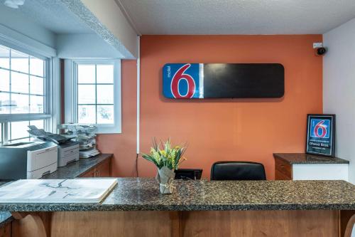 Motel 6-Kamloops, BC