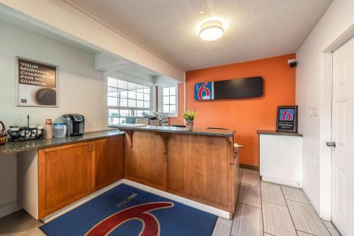 Motel 6-Kamloops, BC