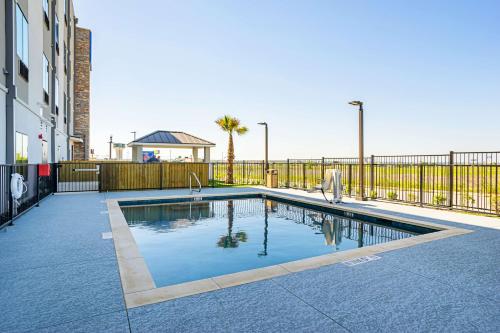 Studio 6-Buda TX - image 6