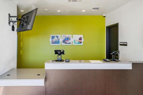 Studio 6-Buda TX - image 8