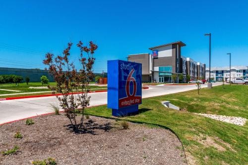 Studio 6-San Marcos TX - image 2