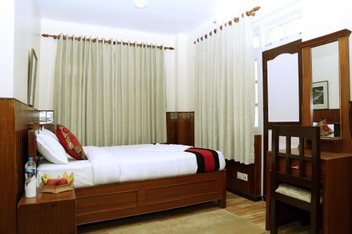 Deluxe Double Room (2 Adults + 1 Child)