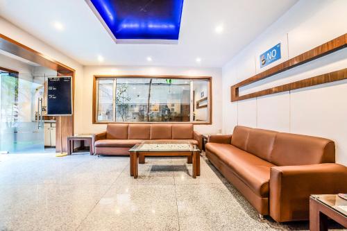 Seadmed, Rapid Lakme Executive Hotel near Parvati Temple
