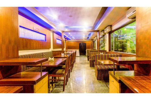 Restoran, Rapid Lakme Executive Hotel near Parvati Temple