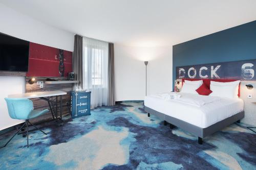 room detail thumbnail 0