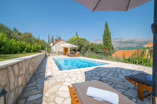 Peldbaseins, Villa Lucija in Gruda