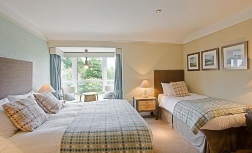 Anglesey Arms Hotel - image 13