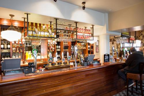 Anglesey Arms Hotel - image 4