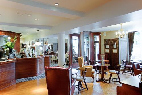Anglesey Arms Hotel - image 6