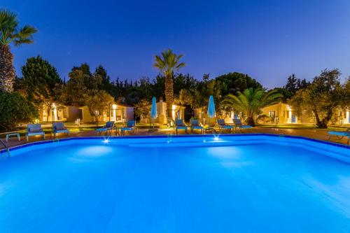 Risus Garden Marina Hotel - 수영장