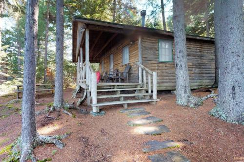Traditional Maine Cabin - image 2
