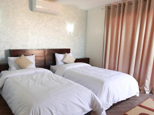 3 twin beds