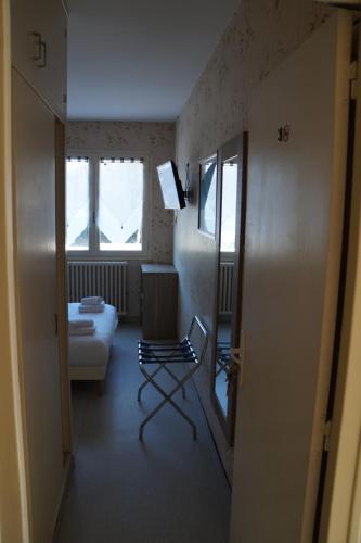 Hotel Pinede - Tap to explore photos