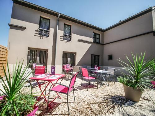 Hotel Inn Design Resto Novo Challans in ชาลอง