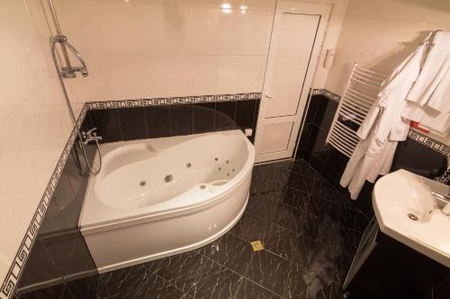 Hotel Kardjali - image 14