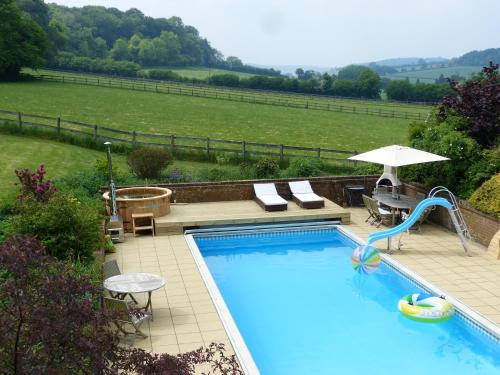 The Limes Country House with Heated Pool & Hot Tub in Great Missenden