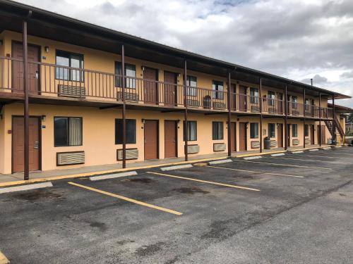 Skats, MOTOR INNS OF AMERICA in Madisonville (TN)